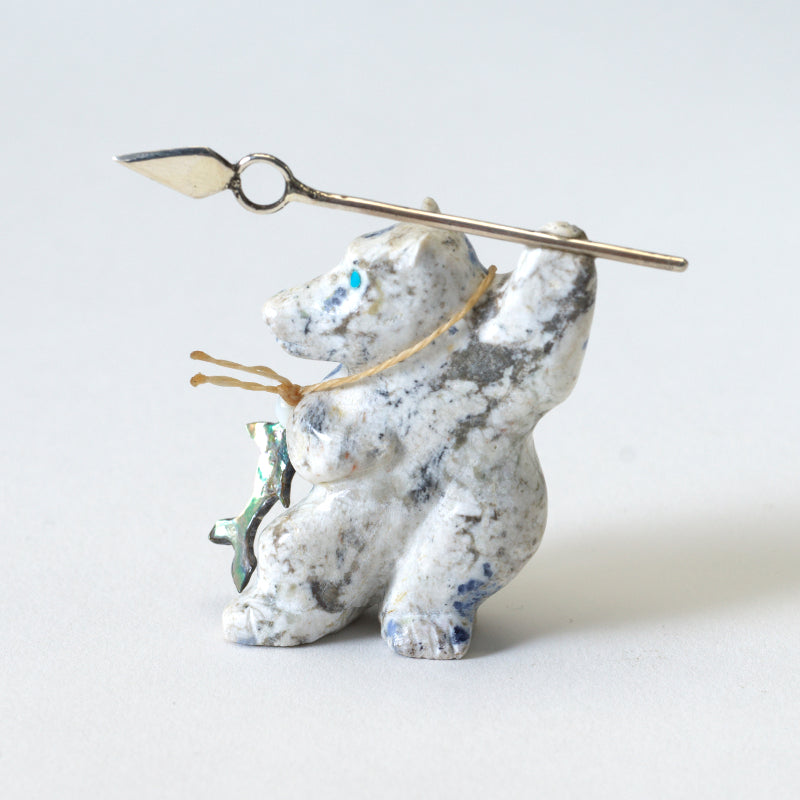 Christopher Gchachu: Sodalite, Standing bear with sterling silver arrow